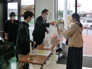 人参販売促進イベントの写真