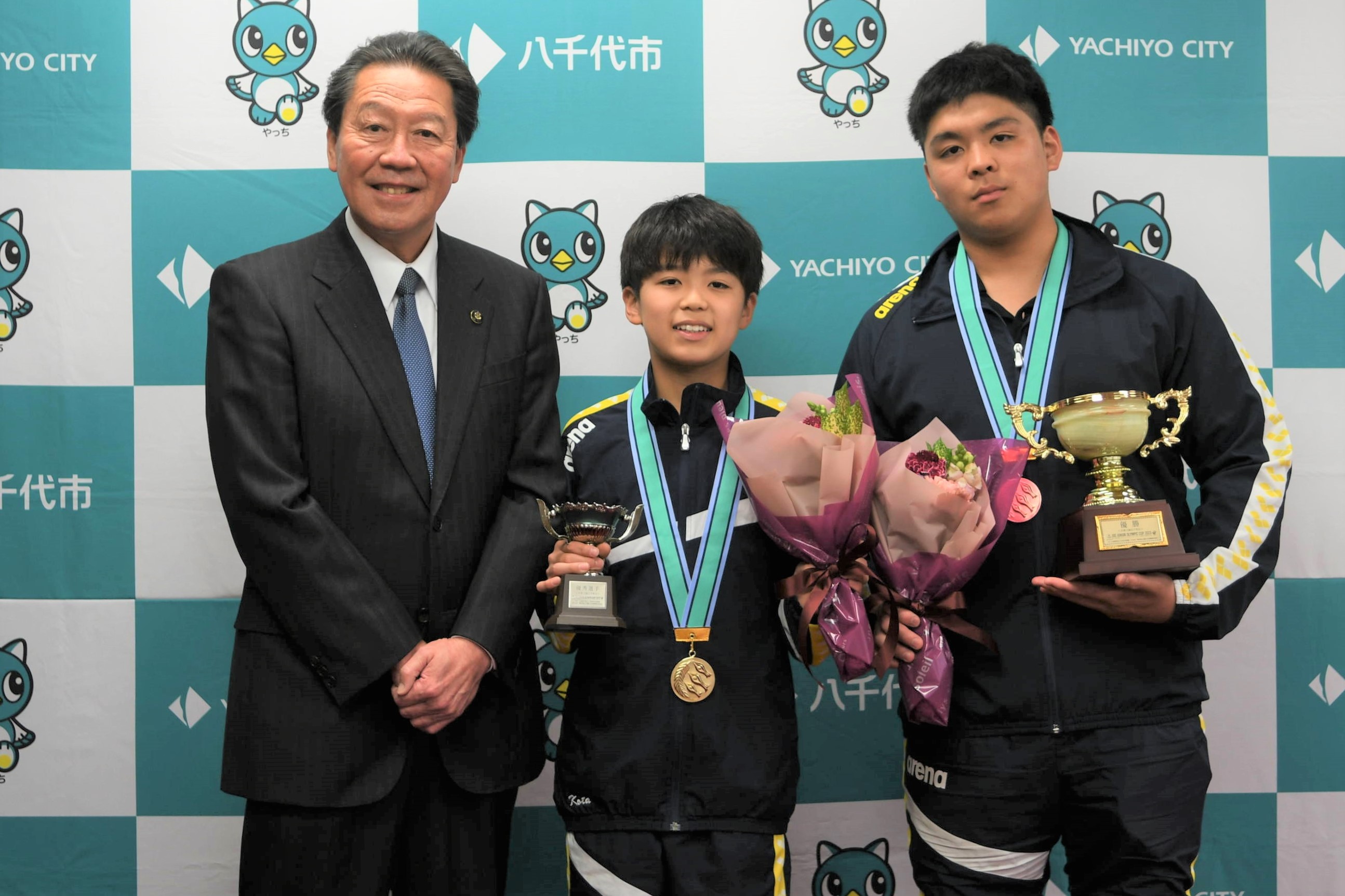 服部市長と広太選手と太一選手