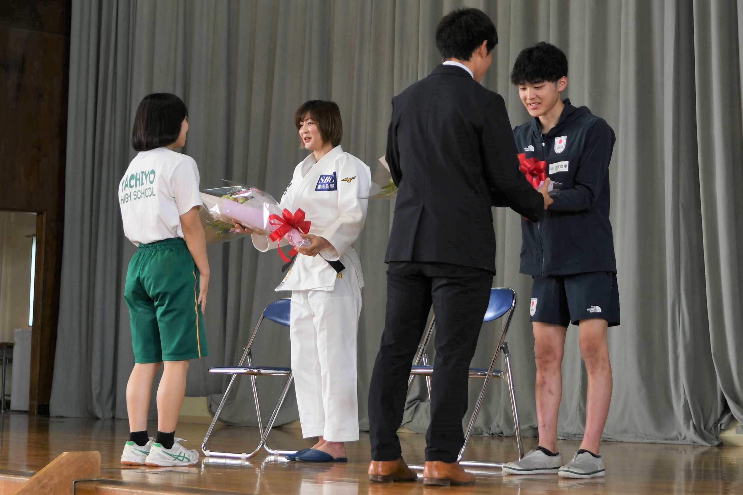 左角田夏実選手右安楽宙斗選手
