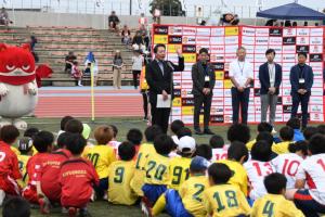 マルハン×シント＝トロイデンVVカップ少年サッカー大会開会式の写真