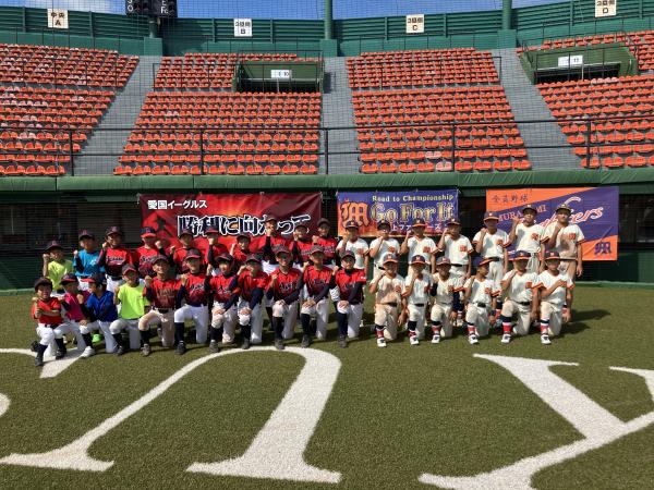 両市の野球選手団の集合写真