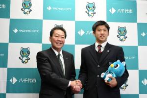 石塚裕惺選手プロ野球読売巨人軍入団報告会の写真