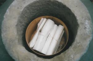 妙法蓮華経納置塔内部