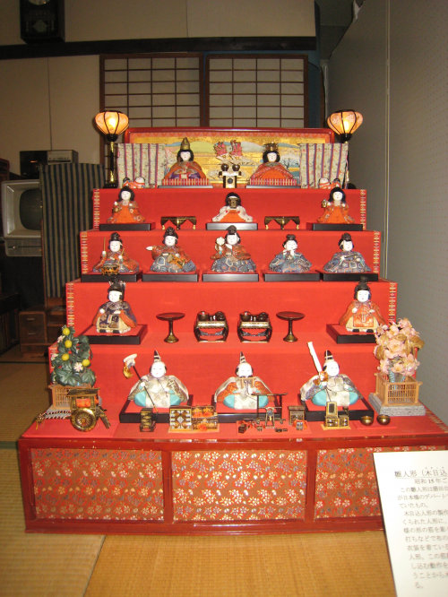ひな壇