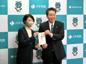 黄色いワッペン