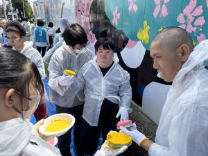 和やかな雰囲気で交流する様子