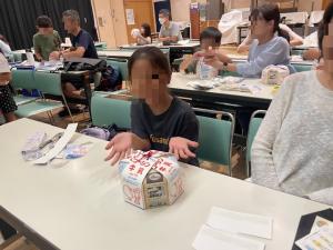 R7年度牛乳パックで野球帽を作ろう講座の様子②