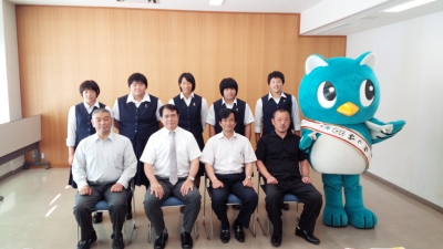 八千代高校の選手と顧問の皆さんの画像