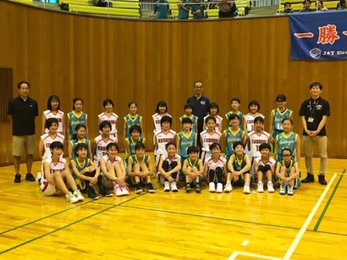 両市のミニバスケットボール選抜女子の集合の画像