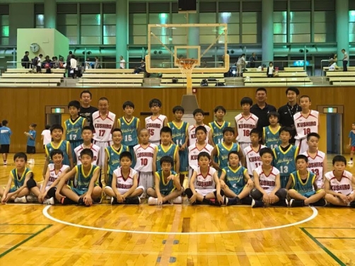 両市のミニバスケットボール選抜男子の集合の画像