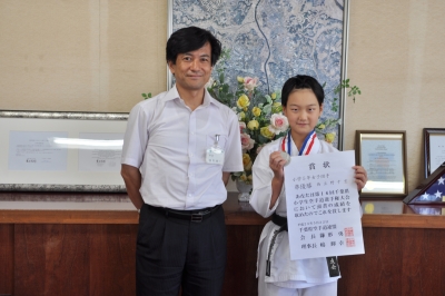 市長を表敬した西立野選手（8月1日）の画像