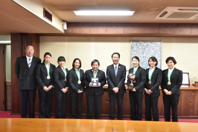 市長、加藤監督、秀明大学水球部のみなさん