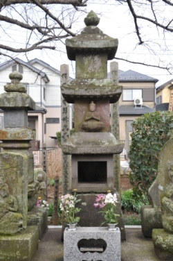 石造二十三夜・日記念仏塔（層塔）の画像