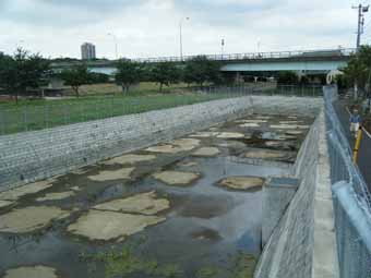 雨水調整池の画像