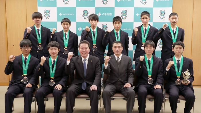表敬訪問された八千代松陰高等学校陸上部の皆さん