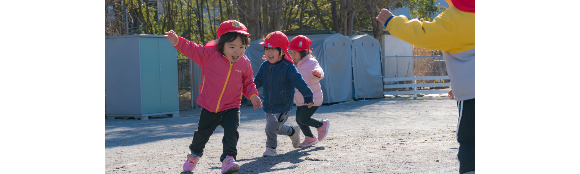 遊ぶ子供たち