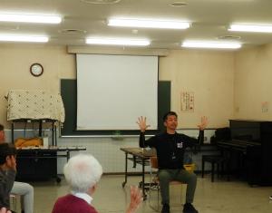講座の様子(体操の様子)