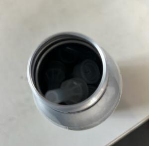 空き缶に入れられていた注射針